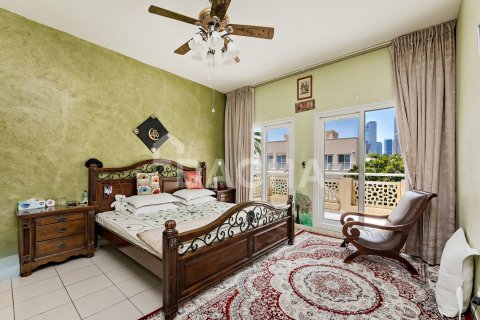Villa in Meadows, Dubai 4 bedrooms, 372 sq.m. № 109774 - photo 18