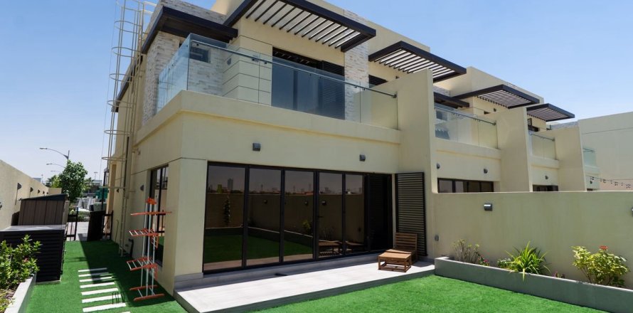 Villa à Dubai, 4 chambres, 270 m², № 113462