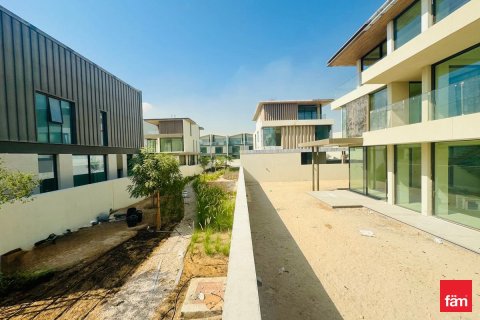 Villa à Dubai, 4 chambres, 716.1 m², № 69640 - photo 2