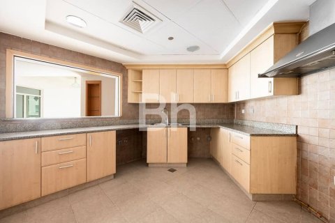 Снять в аренду квартиру в Пальме Джумейре, Дубай: 3 спальни, 200м², № 56678 - фото 17