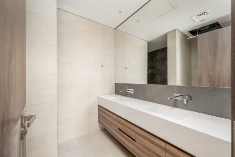 Apartment in SOL Bay, Business Bay, Dubai 2 bedrooms, 137.53 sq.m. № 133995 - photo 11