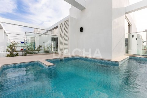 Villa in Al Barari, Dubai 4 bedrooms, 180 sq.m. № 104961 - photo 2