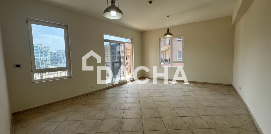 Квартира в Motor City, Дубай, 3 спальни, 202м², № 104952