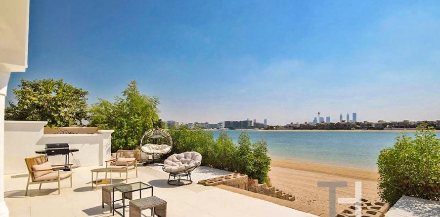 Вилла в Пальме Джумейре, Дубай, 4 спальни, 465м², № 13456
