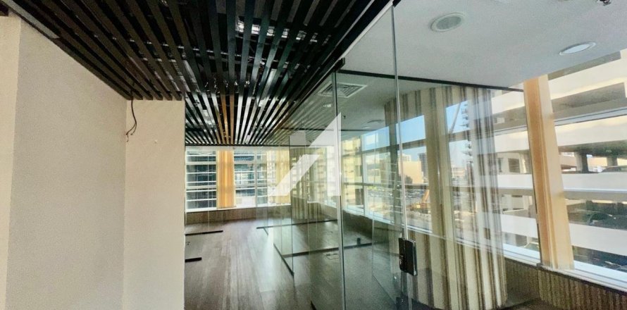 Bureau à Dubai, 102 m², № 77130
