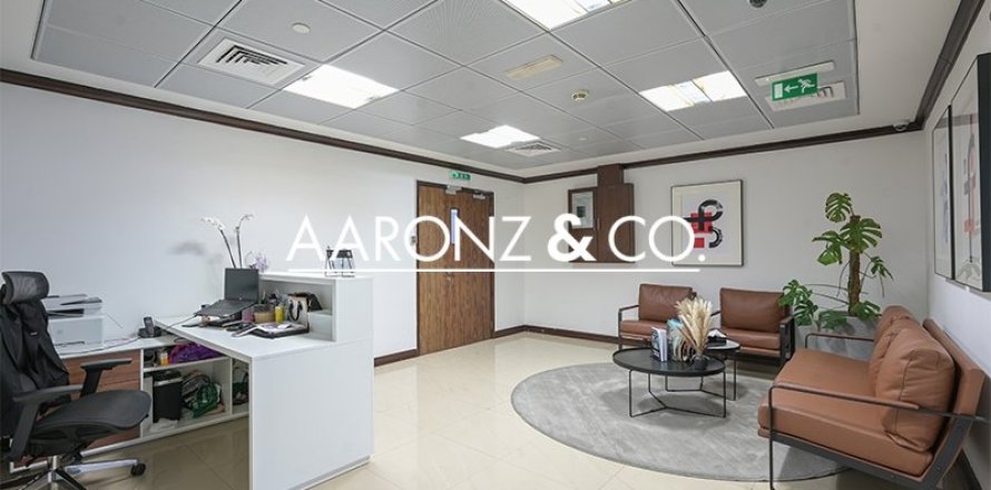 Bureau à Business Bay, Dubai, 302.4 m², № 78518