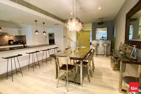 Townhouse in Dubai 3 bedrooms, 168.3 sq.m. № 49433 - photo 2