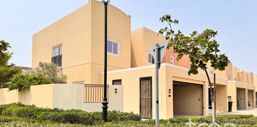 Maison de ville à Dubai, 4 chambres, 214.88 m², № 119952