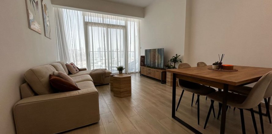 Квартира в Дубае, 1 спальня, 60.9м², № 47125