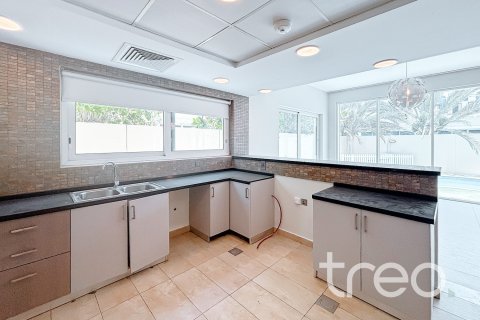 فيلا في Legacy, Jumeirah Park, دبي 4 غرف نوم, 386.2 م² رقم 120223 - صورة 11