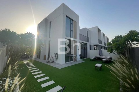 Townhouse in Arabian Ranches 3, Dubai 4 bedrooms, 236 sq.m. № 57797 - photo 1