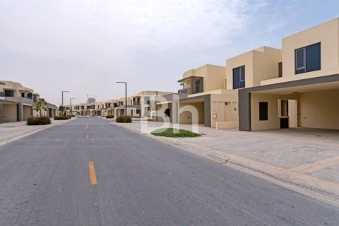 Villa in Dubai Hills Estate, Dubai 4 bedrooms, 229 sq.m. № 57799 - photo 2
