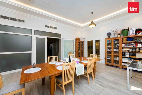 Villa à Dubai, 5 chambres, 1084.4 m², № 41742 - photo 8