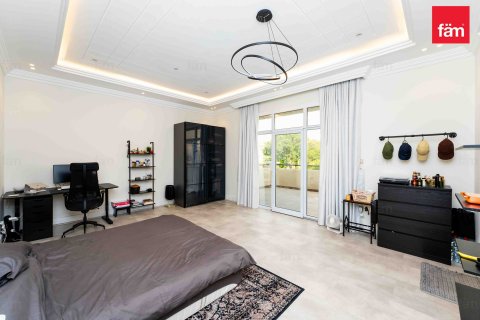 Villa à Dubai, 5 chambres, 1084.4 m², № 41742 - photo 17