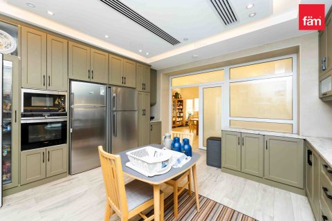 Villa à Dubai, 5 chambres, 1084.4 m², № 41742 - photo 6