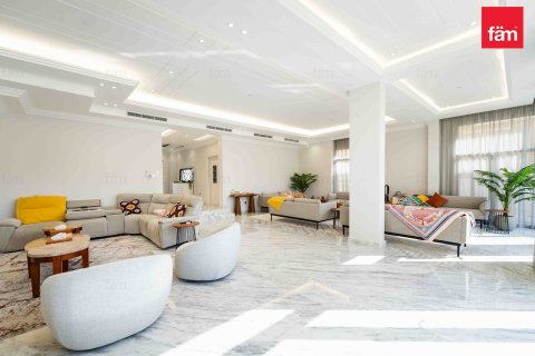 Villa à Dubai, 5 chambres, 1084.4 m², № 41742 - photo 2
