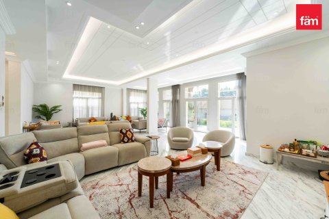 Villa à Dubai, 5 chambres, 1084.4 m², № 41742 - photo 3