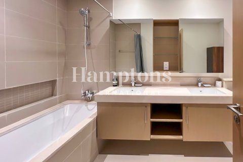 Apartamento en The Address Dubai Marina, Dubai Marina, Dubai, 2 dormitorios, 110.24984816 m², № 63515 - foto 1