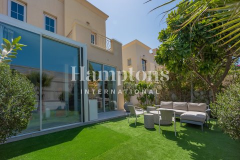 Villa in The Springs, Dubai 2 bedrooms, 166.66798200 sq.m. № 63524 - photo 1