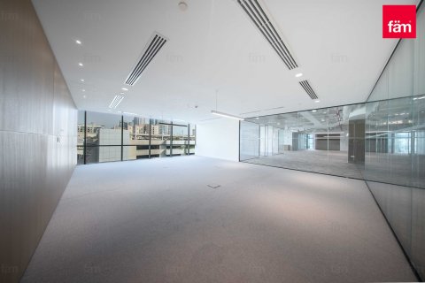 Снять в аренду офис в Sheikh Zayed Road, Дубай: 352.7м², № 52389 - фото 9