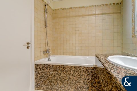 Apartment in Jumeirah Beach Residence, Dubai 2 bedrooms, 131 sq.m. № 79219 - photo 9