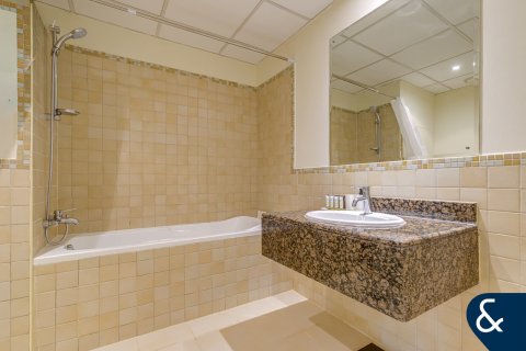 Apartment in Jumeirah Beach Residence, Dubai 2 bedrooms, 131 sq.m. № 79219 - photo 17
