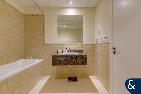 Apartment in Jumeirah Beach Residence, Dubai 2 bedrooms, 131 sq.m. № 79219 - photo 16