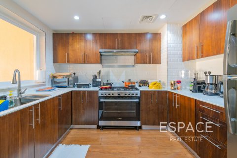 Купить виллу в Джумейра Вилладж Серкл, Дубай: 3 спальни, 446м², № 71102 - фото 5