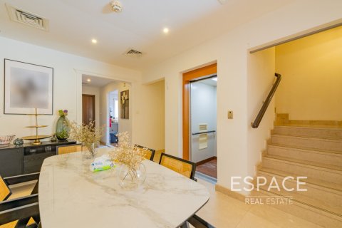 Купить виллу в Джумейра Вилладж Серкл, Дубай: 3 спальни, 446м², № 71102 - фото 8