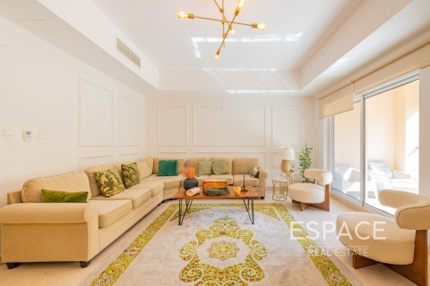 Купить виллу в Джумейра Вилладж Серкл, Дубай: 3 спальни, 446м², № 71102 - фото 2