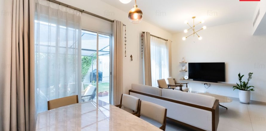 Таунхаус в Дубае, 3 спальни, 167.9м², № 76839