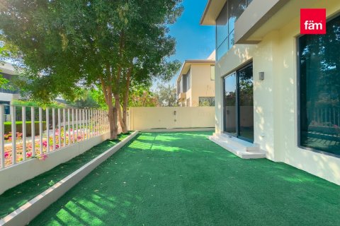 Villa à Dubai Hills Estate, Dubai, 5 chambres, 278.4 m², № 76838 - photo 1