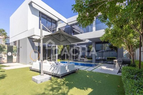 Villa en Jumeirah Golf Estates, Dubai, 5 dormitorios, 487 m², № 104680