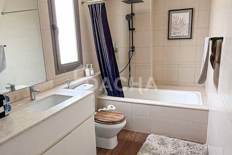 Купить виллу в Town Square, Дубай: 3 спальни, 204м², № 104682 - фото 13