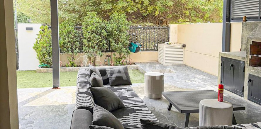 Вилла в Town Square, Дубай, 3 спальни, 204м², № 104682