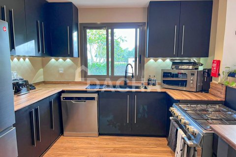 Купить виллу в Town Square, Дубай: 3 спальни, 204м², № 104682 - фото 8