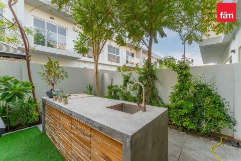 Adosado en Dubai, 3 dormitorios, 323.8 m², № 53140 - foto 13