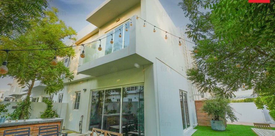 Townhouse in Dubai 3 bedrooms, 323.8 sq.m. № 53140