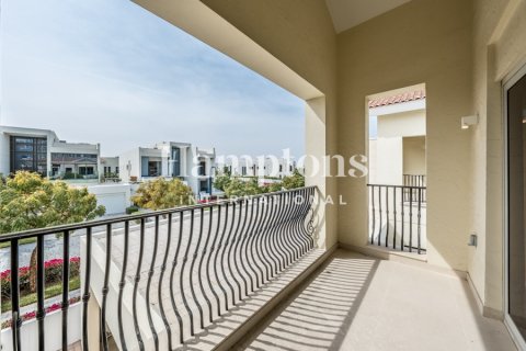 Villa en Mohammed Bin Rashid City, Dubai, 5 dormitorios, 1020.81816400 m², № 97954 - foto 3