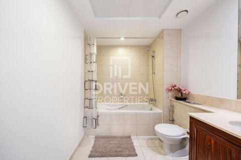 Apartamento en The Residences, Downtown Dubai (Downtown Burj Dubai), Dubai, 2 dormitorios, 134.9 m², № 136660 - foto 10