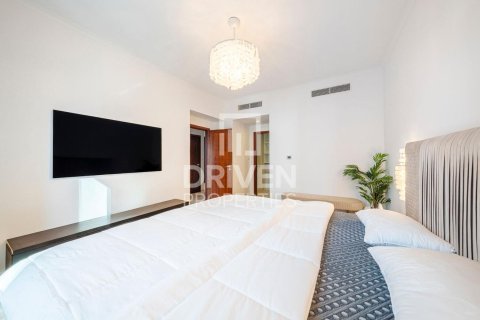 Apartamento en The Residences, Downtown Dubai (Downtown Burj Dubai), Dubai, 2 dormitorios, 134.9 m², № 136660 - foto 8