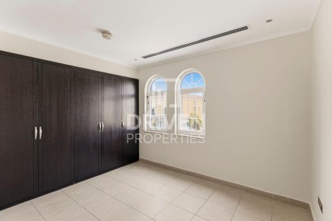 Villa in Jumeirah Park, Dubai 3 bedrooms, 541.16 sq.m. № 136669 - photo 8