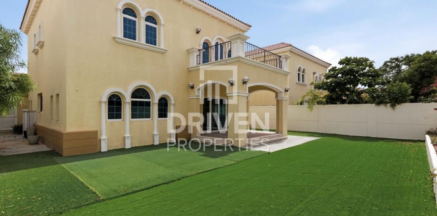 Villa in Jumeirah Park, Dubai 3 bedrooms, 541.16 sq.m. № 136669