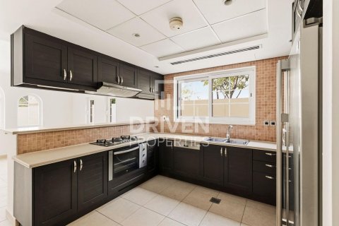 Villa in Jumeirah Park, Dubai 3 bedrooms, 541.16 sq.m. № 136669 - photo 18