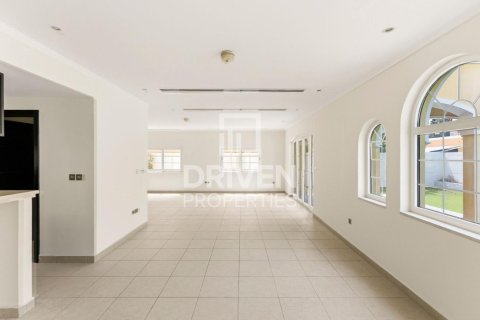 Villa in Jumeirah Park, Dubai 3 bedrooms, 541.16 sq.m. № 136669 - photo 5