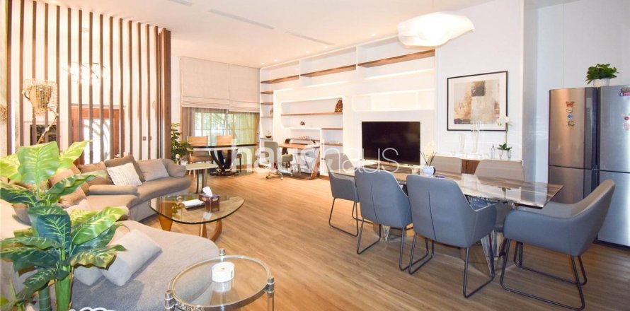 Villa in Jumeirah Village Circle, Dubai 3 bedrooms, 330 sq.m. № 43761