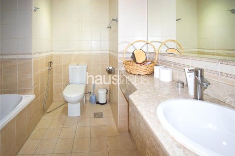 Villa in Jumeirah Village Circle, Dubai 3 bedrooms, 330 sq.m. № 43761 - photo 15