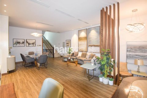 Villa in Jumeirah Village Circle, Dubai 3 bedrooms, 330 sq.m. № 43761 - photo 10