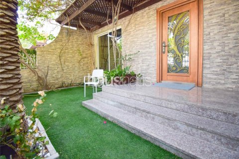 Villa in Jumeirah Village Circle, Dubai 3 bedrooms, 330 sq.m. № 43761 - photo 9