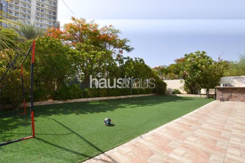 Villa in Jumeirah Village Circle, Dubai 4 bedrooms, 340 sq.m. № 43763 - photo 1
